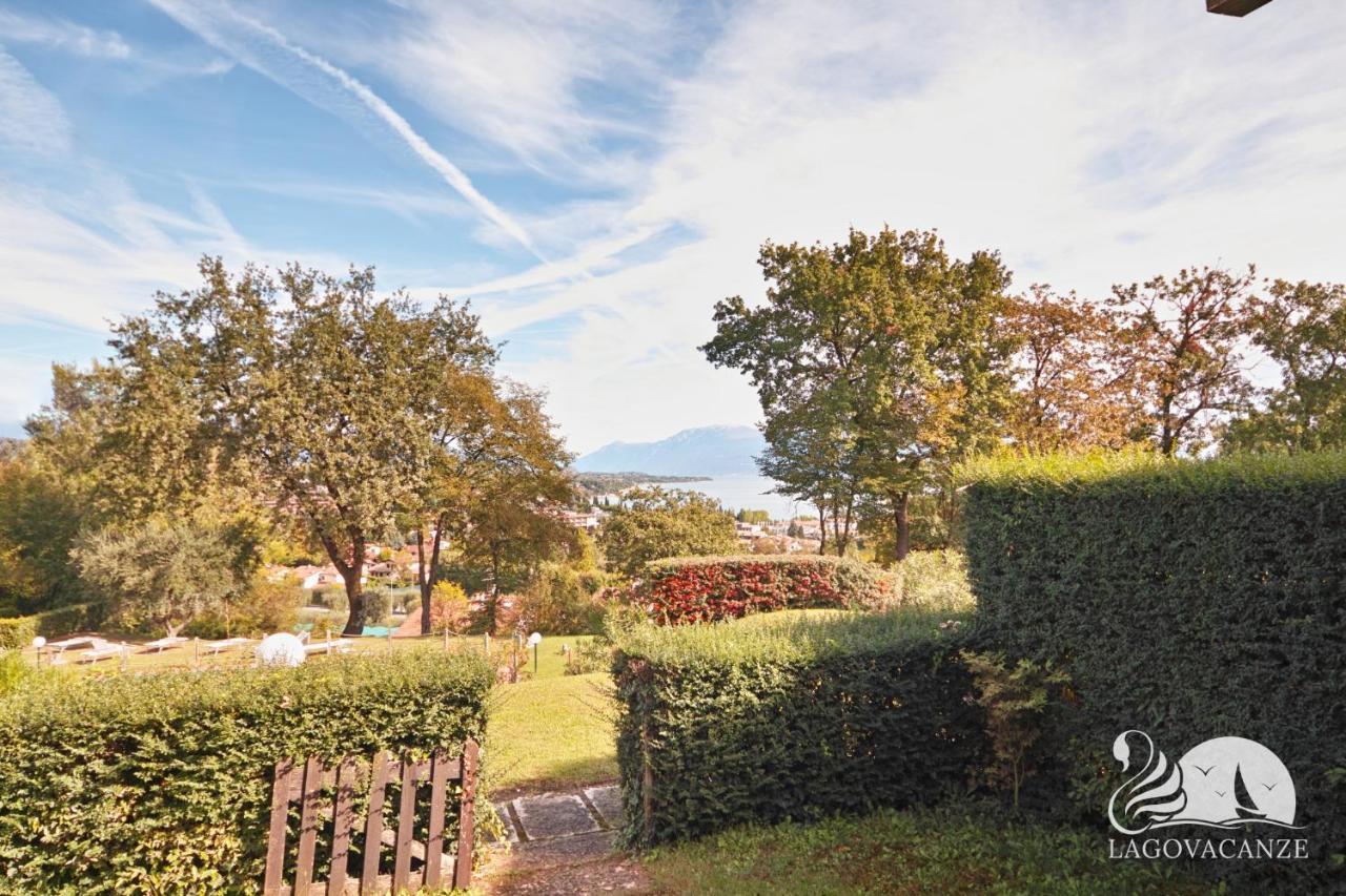 Vista Lago Padenghe sul Garda Esterno foto
