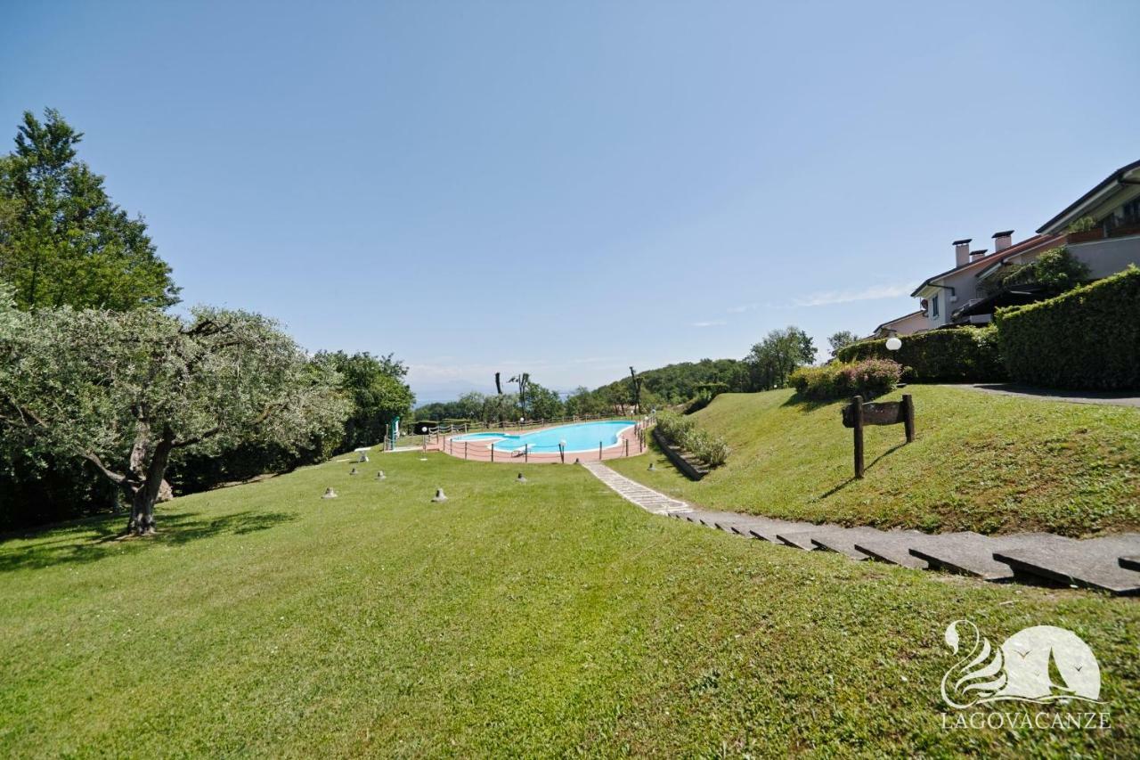 Vista Lago Padenghe sul Garda Esterno foto