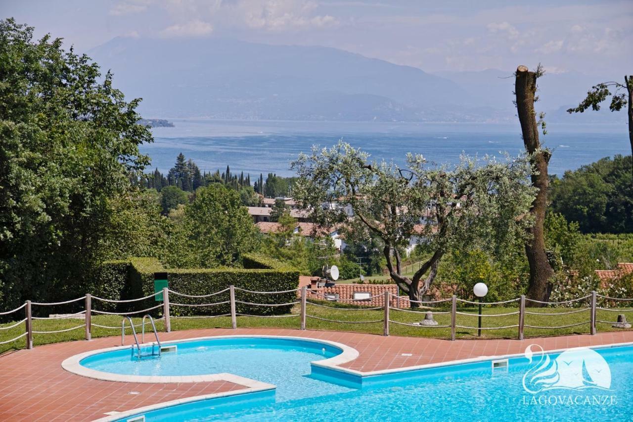 Vista Lago Padenghe sul Garda Esterno foto