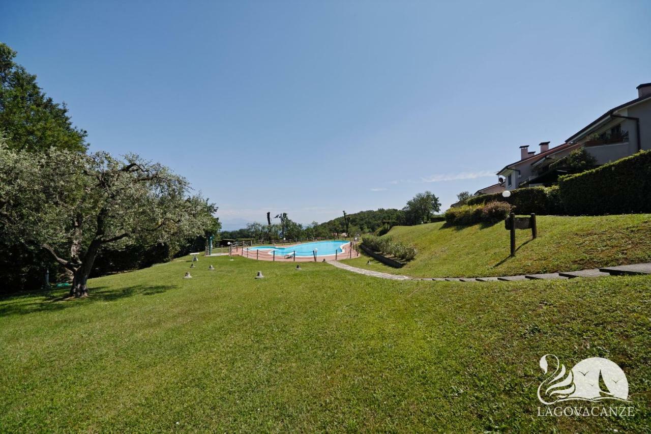 Vista Lago Padenghe sul Garda Esterno foto