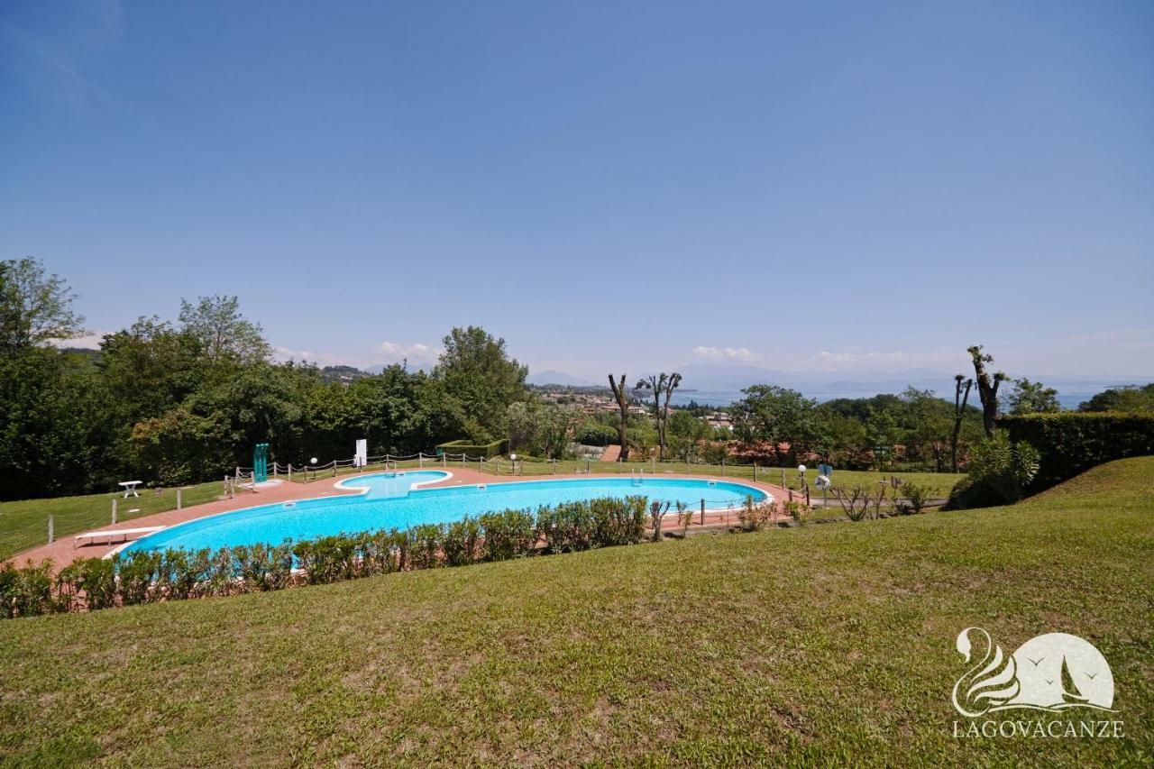 Vista Lago Padenghe sul Garda Esterno foto