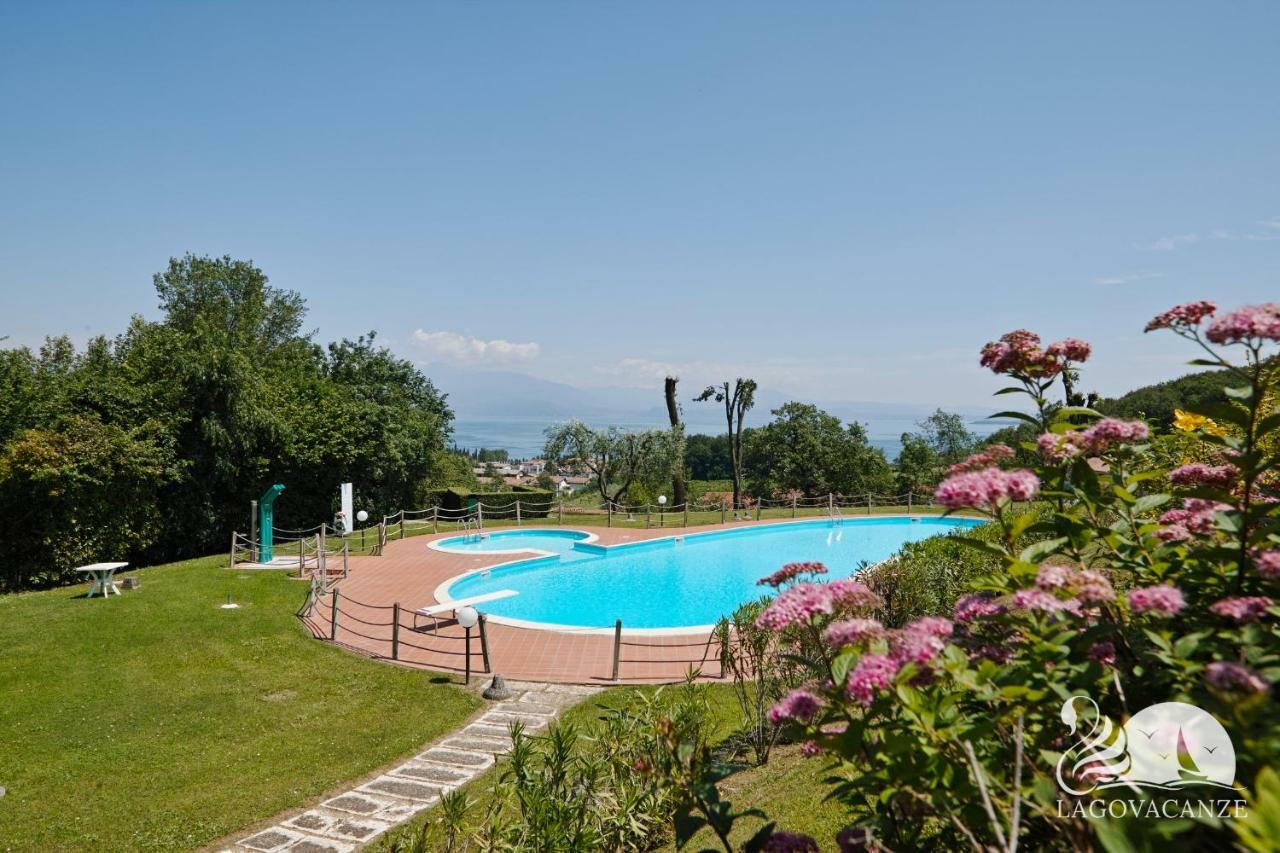 Vista Lago Padenghe sul Garda Esterno foto